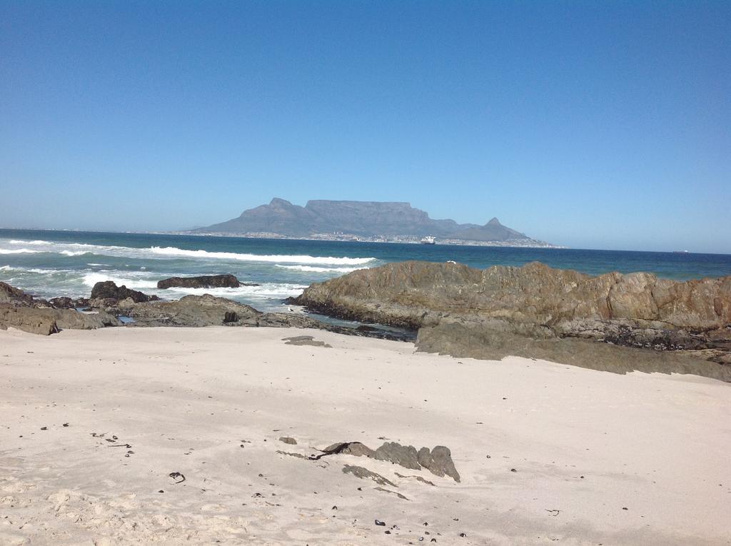 White Waves Beach House Bloubergstrand Exterior foto