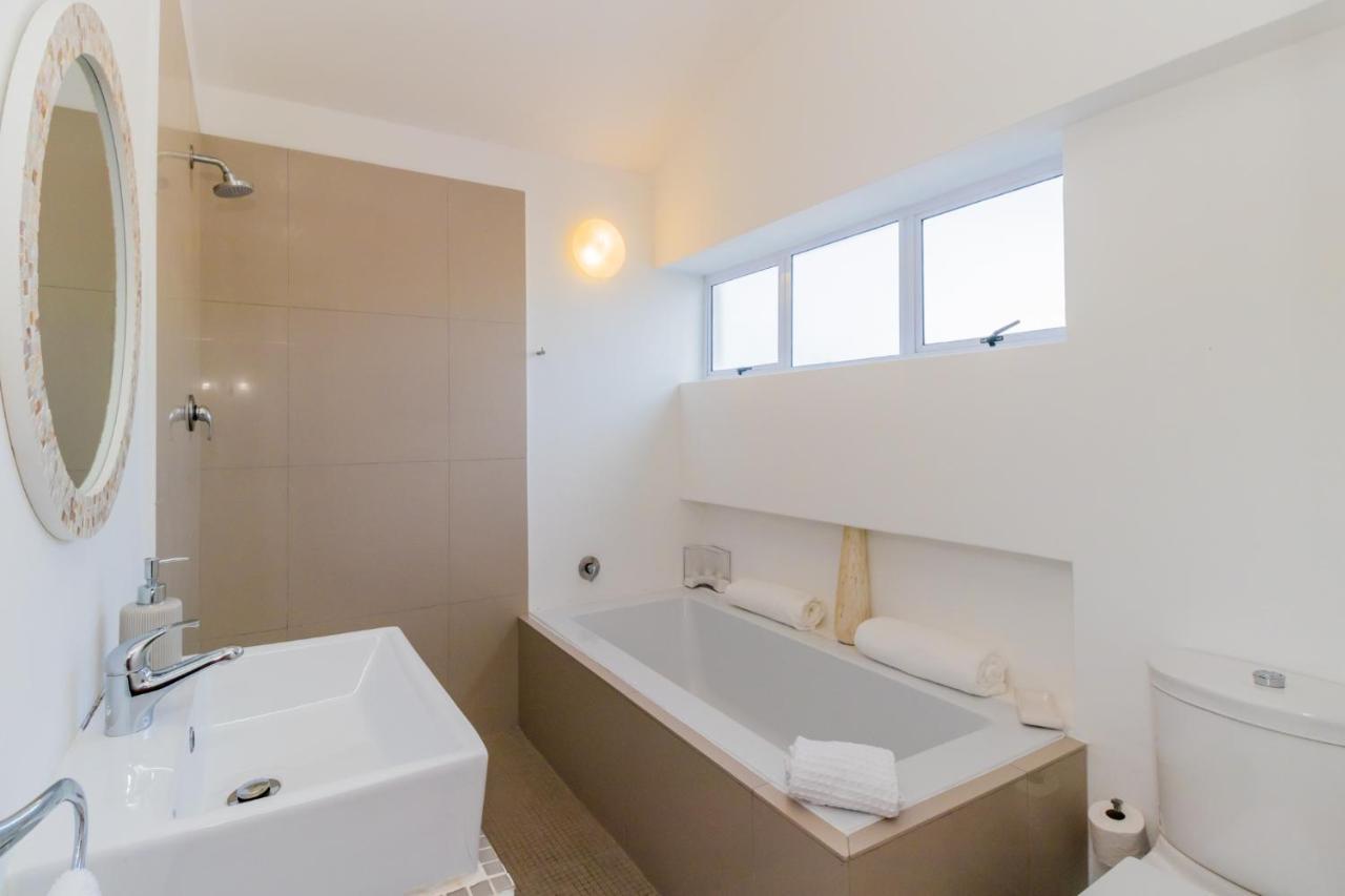 White Waves Beach House Bloubergstrand Exterior foto